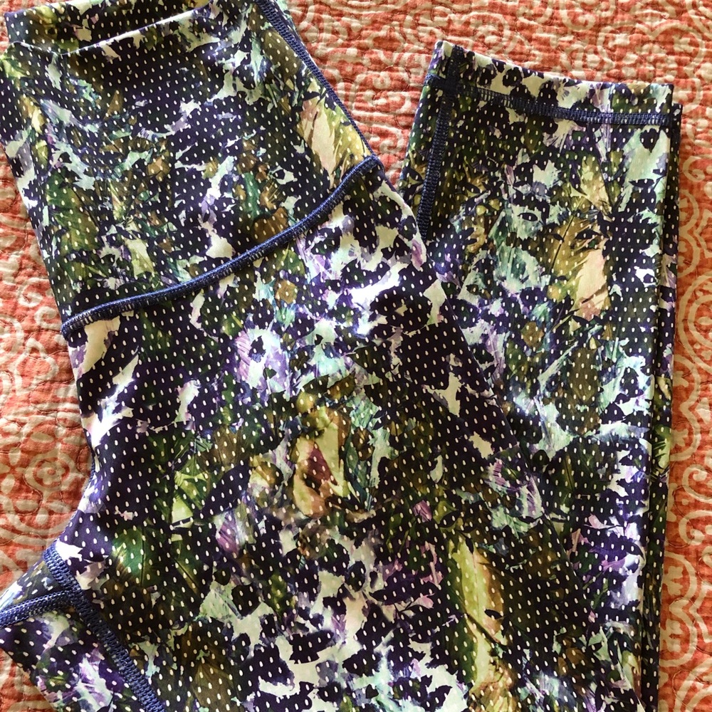 lululemon Wunder Under roll down crop size 6